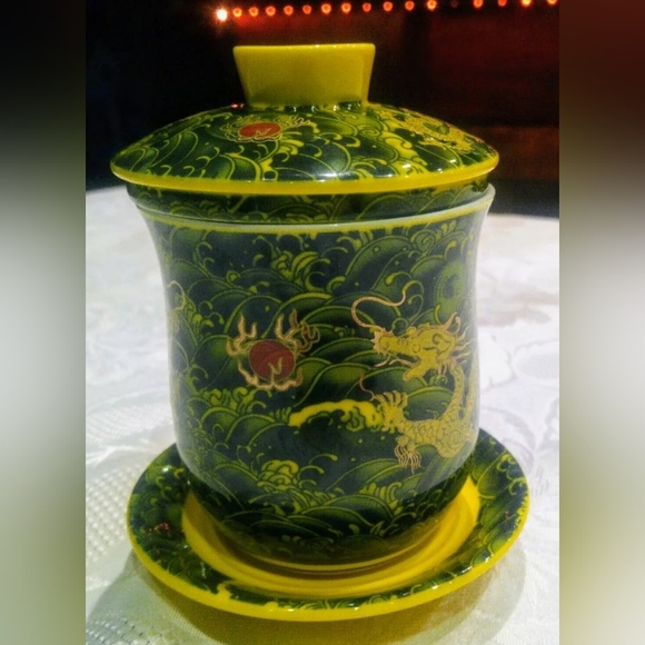 Modern ceramic tea cup with strainer and lid - Picture 3 of 13